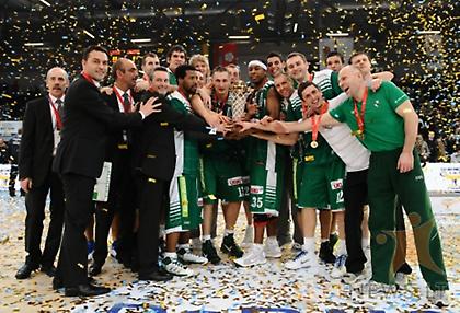 Φουλ για κούπα ο Ζούρος