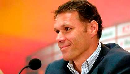 Φαν Μπάστεν εναντίον… Ζίκο!