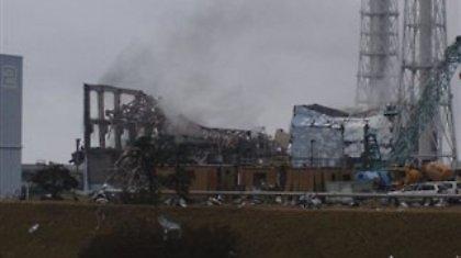 Καπνός πάνω από τον αντιδραστήρα 2