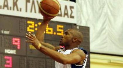 Ο Χάρις κάρφωσε πάνω από μια μηχανή (Video)