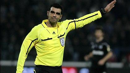 Έβαψαν «ερυθρόλευκο» το μαγαζί του Κωνσταντινέα