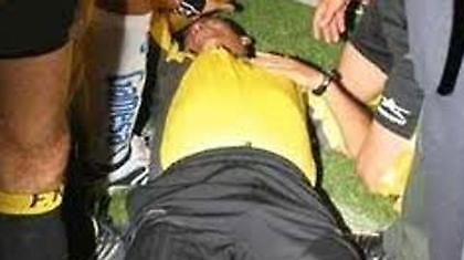 Απίστευτο ξύλο και λιπόθυμος ο διαιτητής! (vid)