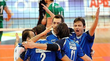 Έπεσε βαρύ το ρόπαλο