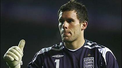 «Έξω» ο Φόστερ, «μέσα» ο Κάρσον