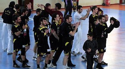 Ξεμακραίνει η τετράδα