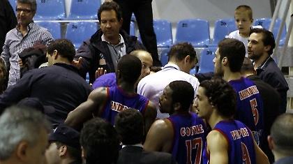 Παράπονα και αιχμές