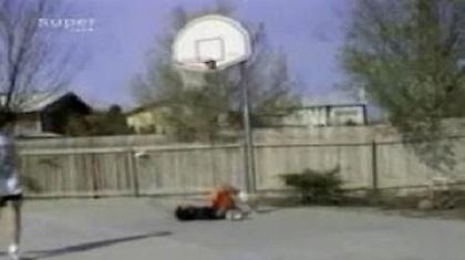 Το μπάσκετ χαρίζει πολύ γέλιο (Video)