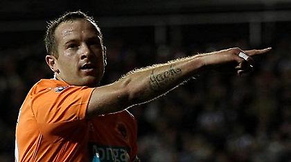 «Κλείνει» τα αυτιά του ο Άνταμ