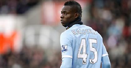 Σε απολογία ο Μπαλοτέλι για τα… βελάκια