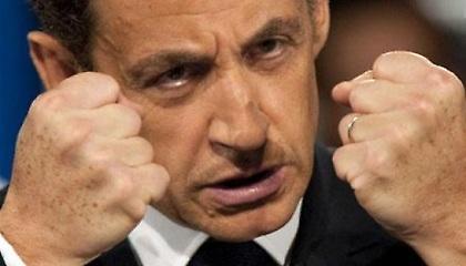 Πέφτει κι άλλο η δημοτικότητα του Σαρκοζί