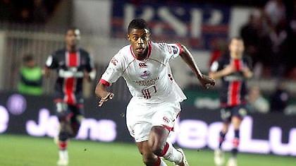 Φοράει ασπρόμαυρα ο Μπάστος