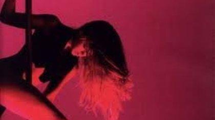 Κάλεσε την αστυνομία, επειδή τον έστησαν οι στριπτιζέζ!