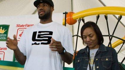 Συνέλαβαν τη μαμά του ΛεΜπρόν!