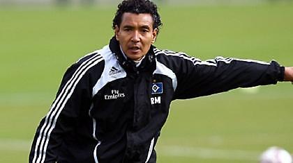 Τέλος, ο Στέφενς, ανέλαβε ο Μονίζ