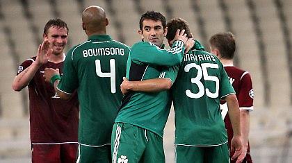 Δίπλα στο τριφύλλι «Κάρα» και Μπουμσόνγκ