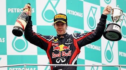 Φέτελ στο... τετράγωνο! (video)