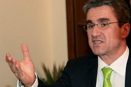 Γιαούρτωσαν τον Λοβέρδο!