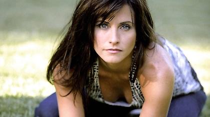 Courteney Cox: «Ο David είναι εθισμένος στο σεξ!»