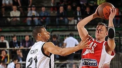 Άνετα στον τελικό η Ούνιξ