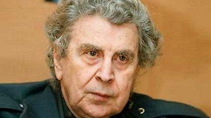 Στο νοσοκομείο ο Μίκης Θεοδωράκης