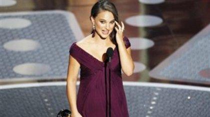 Τελικά πόσες έχουν ντουμπλάρει τη Natalie Portman;