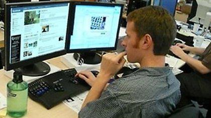 Αιτία απόλυσης το Facebook εν ώρα εργασίας!