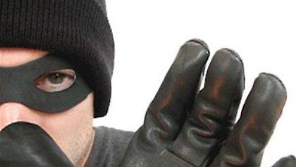 Λήστεψε τον ίδιο του το συγγενή!