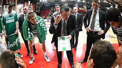 Έστω και με... ζόρι, αήττητη