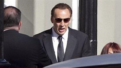 Από τα κρατητήρια... στο γάμο του γιου του!