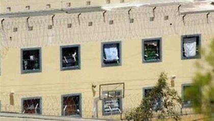 Τους στοιβάζουν σαν 