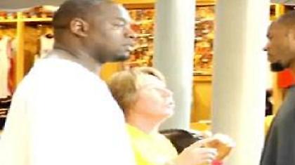 Η μεθυσμένη φίλαθλος (video)