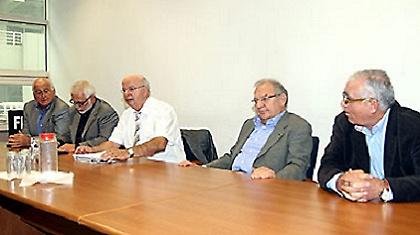 Τι είπατε; Δεν παραιτήθηκε κανείς;