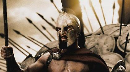 Έλληνα δεν πέθανες παρά το σάβανο που σου φορέσανε