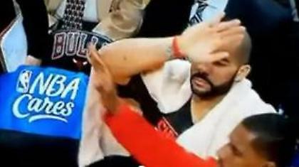 Ο Κάρλος Μπούζερ χαιρετά τον αέρα! (video)