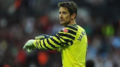 Φαν ντερ Σαρ: «Αναρωτιέμαι γιατί να σταματήσω»