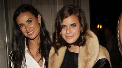 Τη συνέλαβαν για κατοχή αλκοόλ