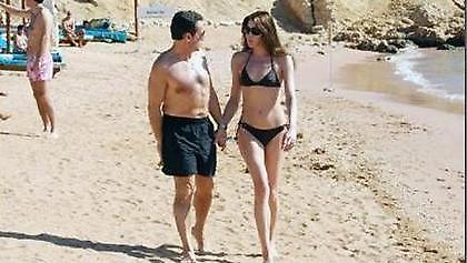 Δίδυμα η Κάρλα Μπρούνι