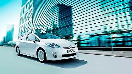 Αυξάνονται οι πωλήσεις υβριδικών Toyota