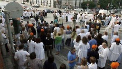 Γιατροί έκλεισαν τη λεωφόρο Μεσογείων