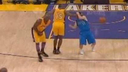 O Αρτέστ σε ρόλο Χαλκ Χόγκαν