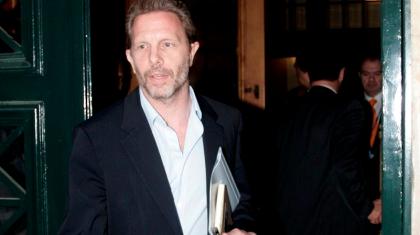 «Ο κόσμος μας λέει: Kλείστε τους»!