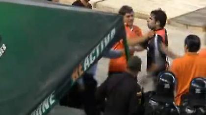 «Βούτηξε» τον κόουτς επειδή τον έκανε αλλαγή (video)