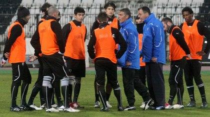 Δεν ξέρει ποιον να πρωτοβάλει…