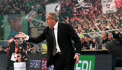 Στο μπάσκετ παίζουν δύο ομάδες και κερδίζει ο Ζοτς