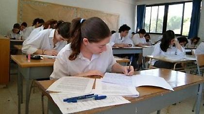 Πανελλαδικές: Πρεμιέρα με θέμα για το Ίντερνετ!