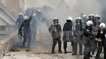 Τρεις αστυνομικοί σε διαθεσιμότητα για τα χθεσινά επεισόδια