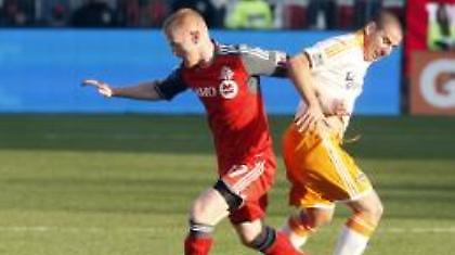 Δεν έχει παπούτσια να φορέσει ο Κόκε!