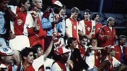 Δυο κούπες την ίδια μέρα για τον Αγιαξ! (videos)