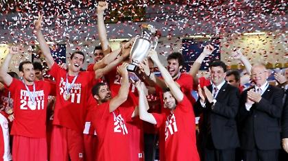 Η κούπα αγκυροβόλησε στο λιμάνι!