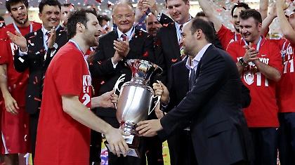 Π. Αγγελόπουλος: «Είμαι Ολυμπιακός και τρελαίνομαι»